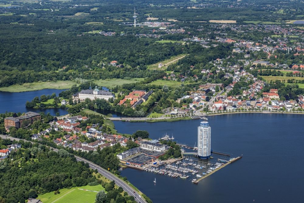 Schleswig from the bird's eye view: High-rise building in the residential area Wikingturm on Wikingeck in the district Annettenhoeh in Schleswig in the state Schleswig-Holstein
