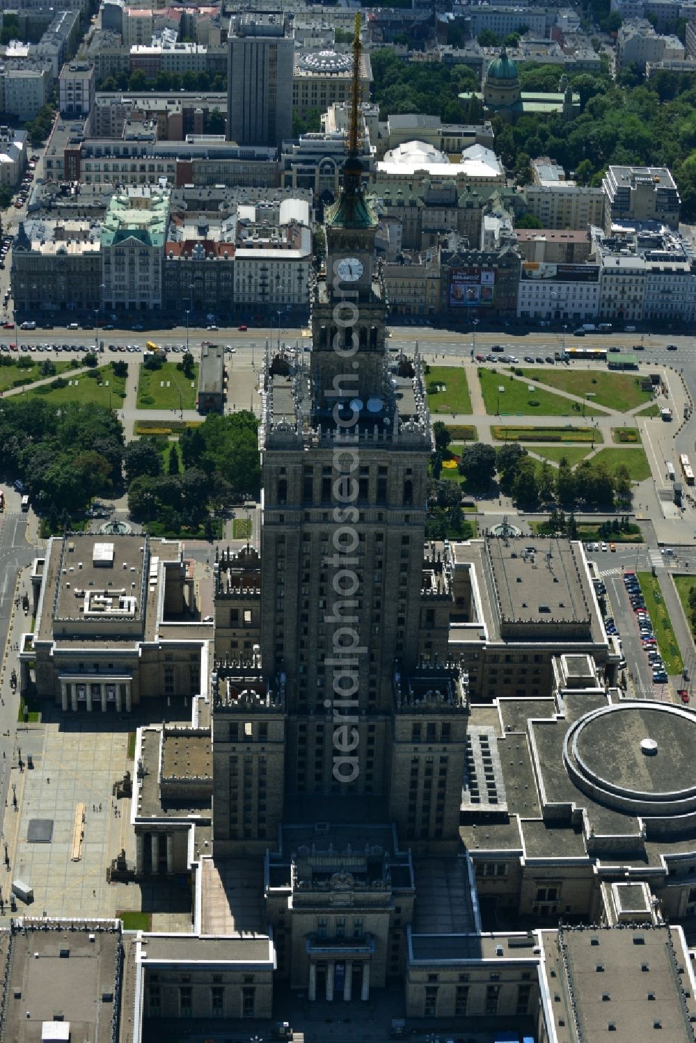 Aerial photograph Warschau - View on the landmark in the city center, the high-rise building complex of the Palace of Culture and Science (Palac Kultury i Nauki Polish) in Warsaw in Poland