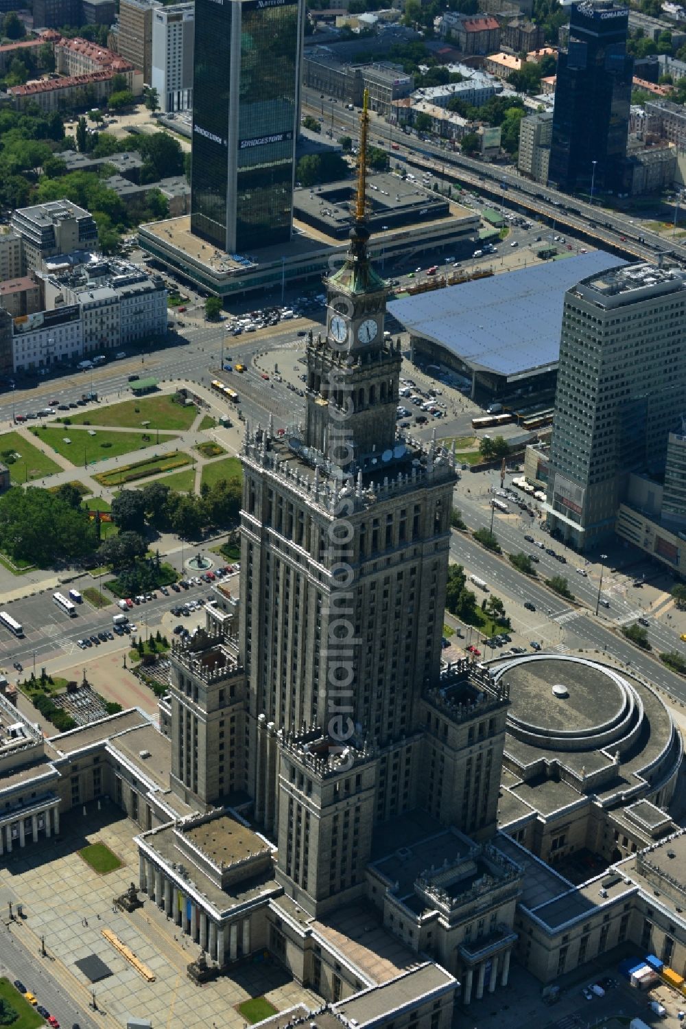 Aerial image Warschau - View on the landmark in the city center, the high-rise building complex of the Palace of Culture and Science (Palac Kultury i Nauki Polish) in Warsaw in Poland