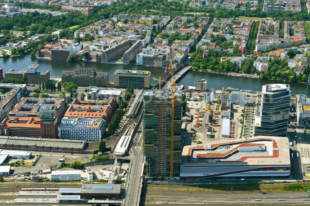 Aerial image Berlin - High-rise building complex EDGE East Side - Amazon Tower on Tamara-Danz-Strasse - Warschauer Bruecke - Helene-Ernst-Strasse in the Friedrichshain district in Berlin, Germany