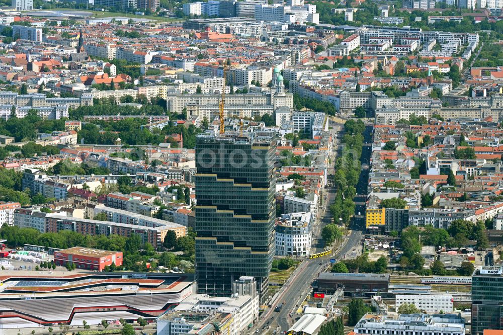 Aerial photograph Berlin - High-rise building complex EDGE East Side - Amazon Tower on Tamara-Danz-Strasse - Warschauer Bruecke - Helene-Ernst-Strasse in the Friedrichshain district in Berlin, Germany