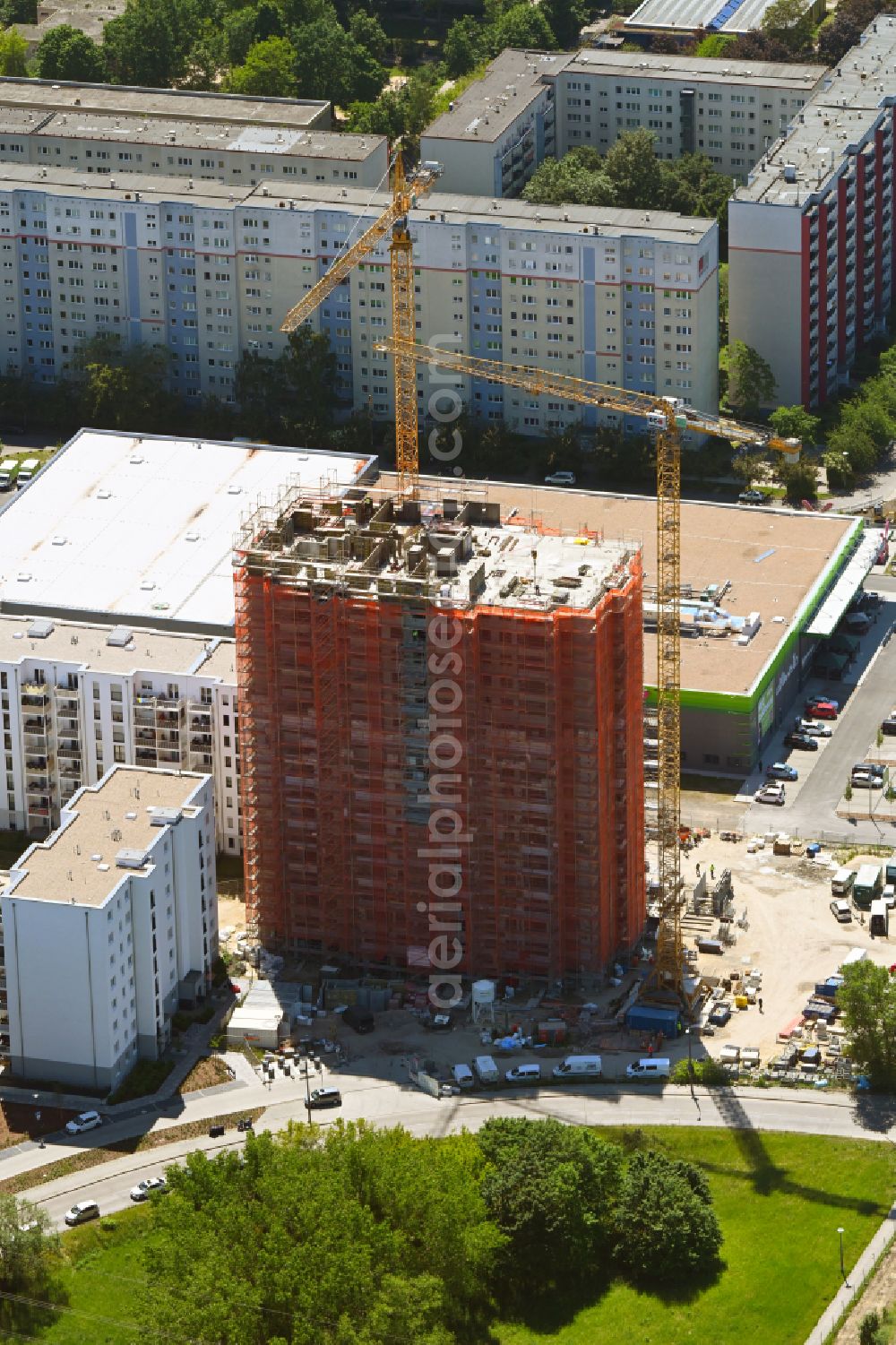 Aerial photograph Berlin - High-rise construction site for a new residential and commercial building Wuhletaler Fenster on street Maerkischen Allee in the district Marzahn in Berlin, Germany