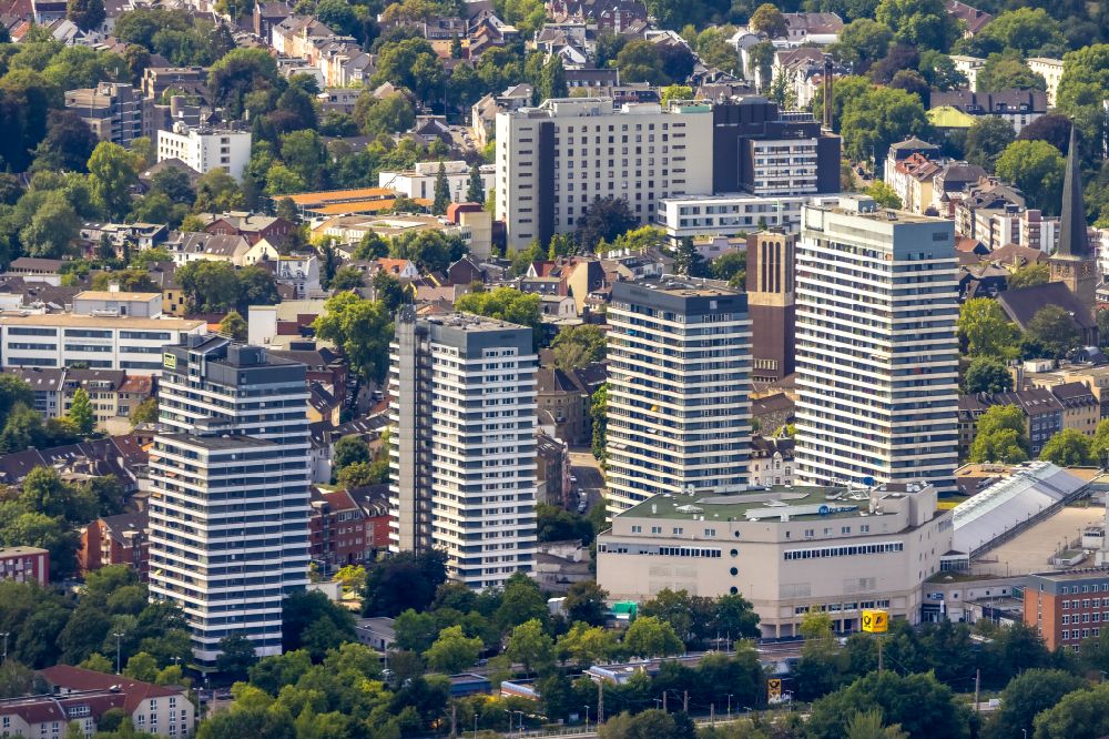 Mülheim an der Ruhr from the bird's eye view: High-rise residential buildings at Hans Boeckler Square in Muelheim on the Ruhr in the state of North Rhine-Westphalia