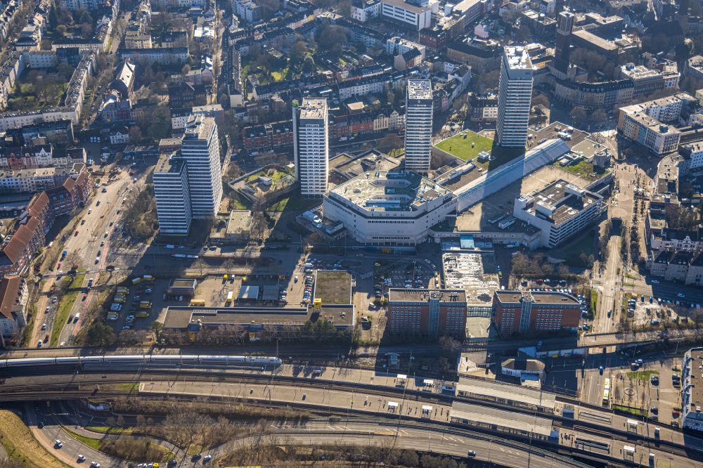 Aerial image Mülheim an der Ruhr - High-rise residential buildings at Hans Boeckler Square in Muelheim on the Ruhr in the state of North Rhine-Westphalia