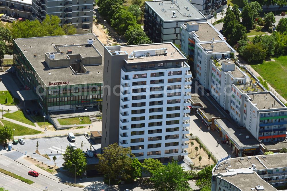 Berlin from the bird's eye view: Multi-family residential building Mehrower Allee corner Sella-Hasse-Strasse in the district Marzahn in Berlin, Germany