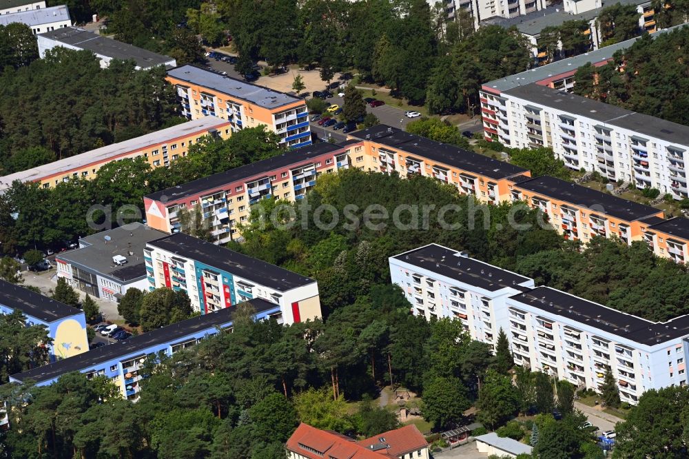 Hennigsdorf from above - Skyscrapers in the residential area of industrially manufactured settlement Hradecker Strasse - Rigaer Strasse in Hennigsdorf in the state Brandenburg, Germany