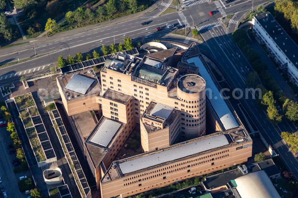 Modena from the bird's eye view: Block with High-rise building and bank administration of the financial services company Banco S. Geminiano and S. Prospero in Modena in Emilia-Romagna, Italy