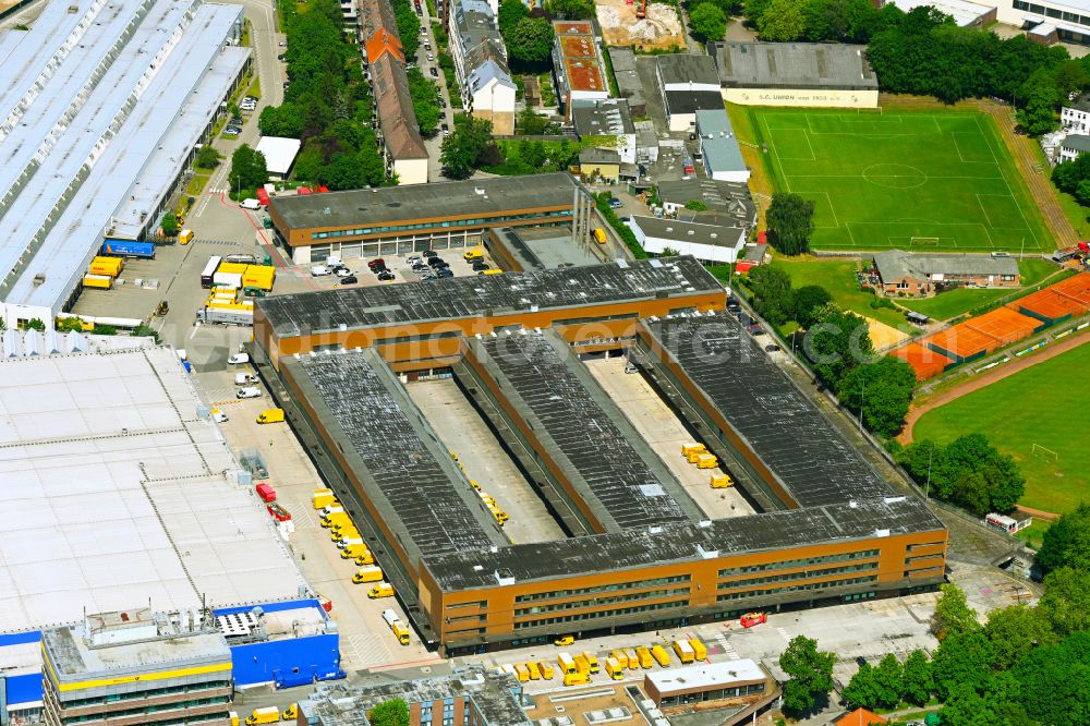 Aerial photograph Hamburg - High-bay warehouse building complex and logistics center on the premises of DHL AG - Deutsche Post on street Kaltenkirchener Strasse in the district Altona in Hamburg, Germany