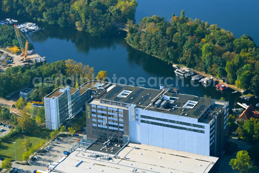 Aerial photograph Berlin - High-bay warehouse building complex and logistics center on the premises Dock 100 on street Am Borsigturm in the district Tegel in Berlin, Germany