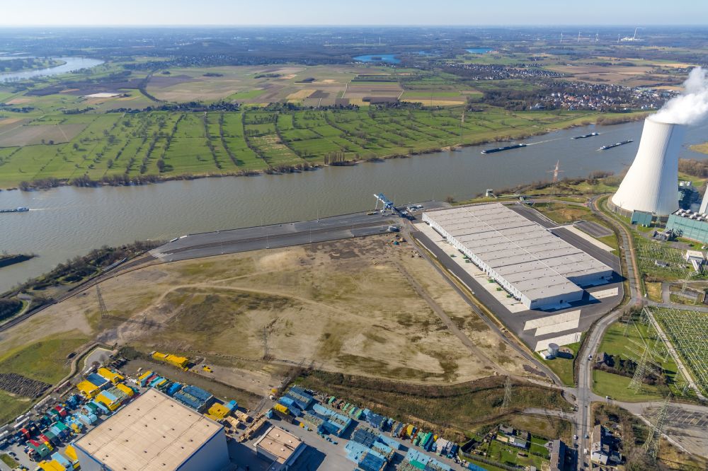 Aerial photograph Duisburg - High-bay warehouse building complex and logistics center on the premises of logport VI on Rheinstrasse - Faehrstrasse in the district Alt-Walsum in Duisburg at Ruhrgebiet in the state North Rhine-Westphalia, Germany
