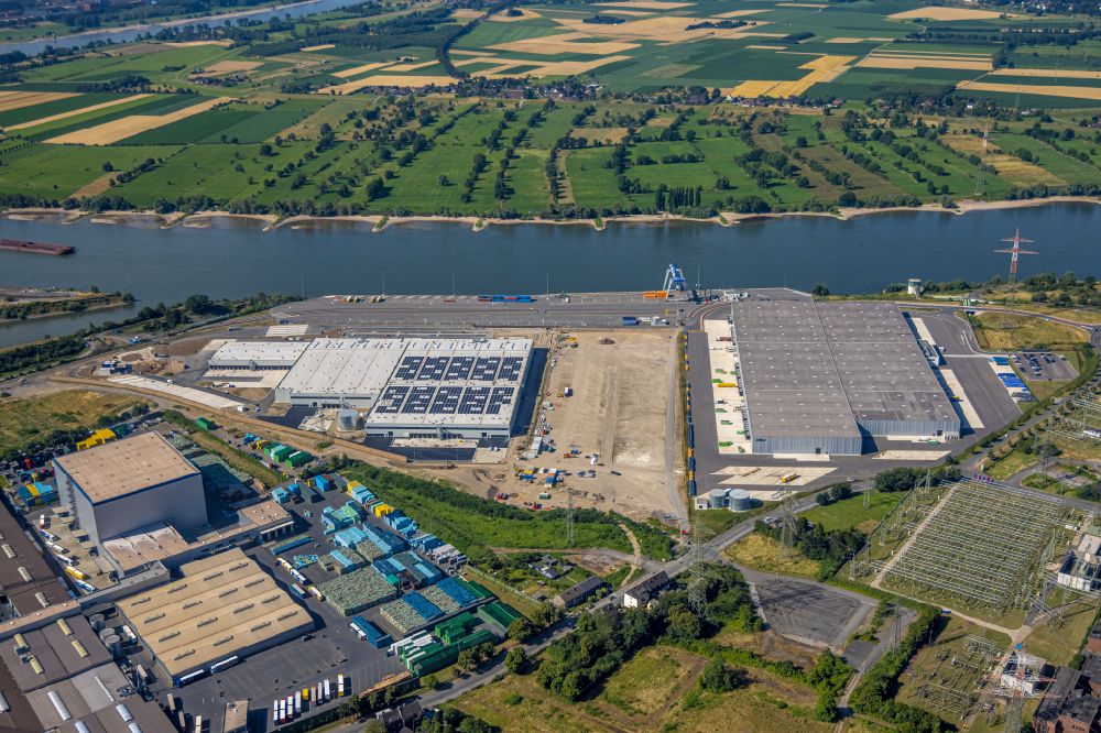 Aerial image Duisburg - High-bay warehouse building complex and logistics center on the premises of logport VI on Rheinstrasse - Faehrstrasse in the district Alt-Walsum in Duisburg at Ruhrgebiet in the state North Rhine-Westphalia, Germany
