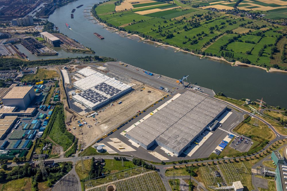 Aerial photograph Duisburg - High-bay warehouse building complex and logistics center on the premises of logport VI on Rheinstrasse - Faehrstrasse in the district Alt-Walsum in Duisburg at Ruhrgebiet in the state North Rhine-Westphalia, Germany