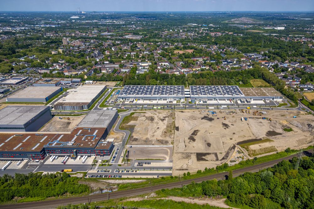 Gelsenkirchen from above - Of a high-bay warehouse building complex and logistics center on the Europastrasse in the district of Bulmke-Huellen in Gelsenkirchen in the Ruhr area in the state of North Rhine-Westphalia, Germany