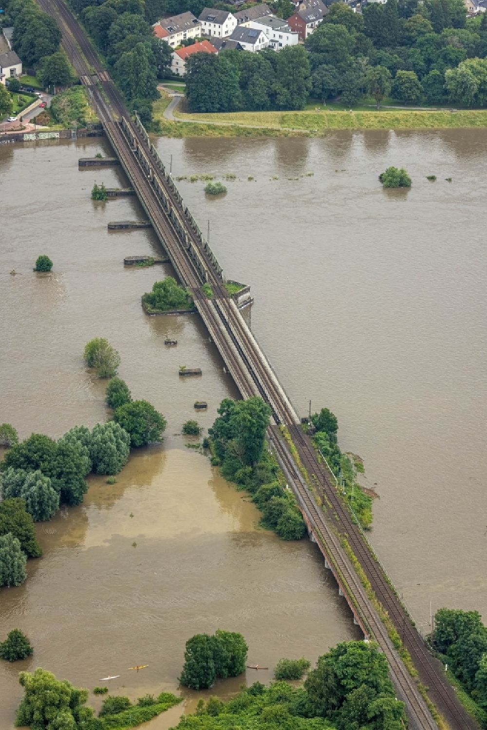 Oberhausen from the bird's eye view: Flood on Railway bridge building to route the train tracks about the Ruhr in Oberhausen in the state North Rhine-Westphalia, Germany