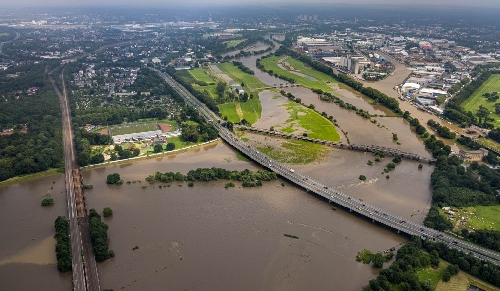 Aerial photograph Oberhausen - Flood on Railway bridge building to route the train tracks about the Ruhr in Oberhausen in the state North Rhine-Westphalia, Germany