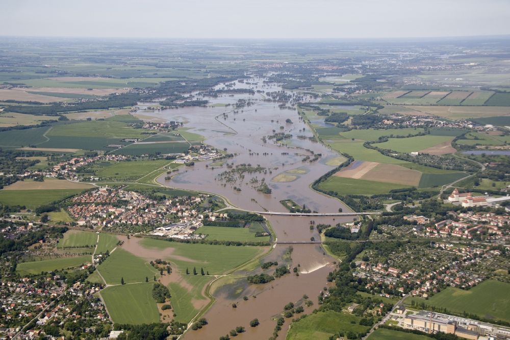Bad Düben from the bird's eye view: Flood disaster flood flooding the banks of the Mulde and the surrounding areas in the state of Saxony Bad Düben