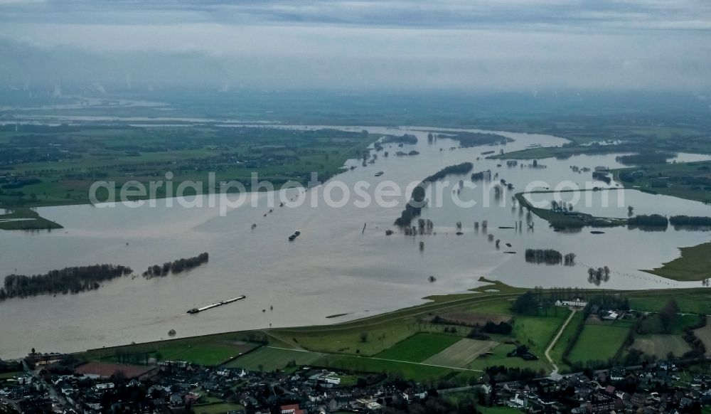Aerial image Wesel - River - bridge construction Niederrheinbruecke over the high water rhine river in the district Buederich in Wesel in the state North Rhine-Westphalia, Germany