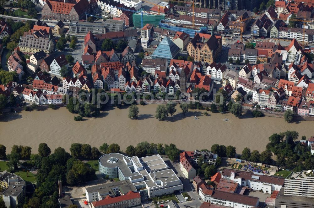 Ulm from the bird's eye view: During the flood 2005, the historic city center of Ulm, in the state Baden-Wuerttemberg, was threatened by high water. The hospital Donauklinik and the city library are located near the bank of the river Donau