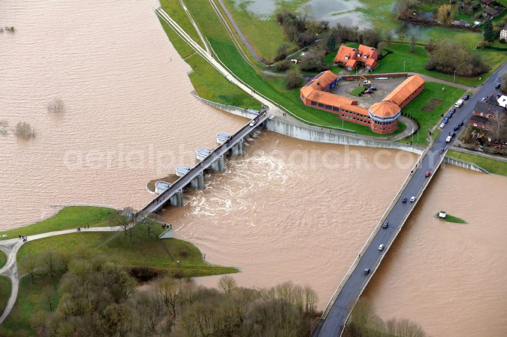 Aerial photograph Einbeck - Flood - retention basin - protective dam construction Leinepolder Einbeck on street Alte Bahnhofstrasse in Einbeck in the state Lower Saxony, Germany