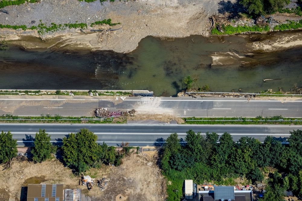 Aerial photograph Bad Neuenahr-Ahrweiler - Flood damage and reconstruction construction sites in the floodplain along the motorway BAB A571 in Bad Neuenahr-Ahrweiler in the state Rhineland-Palatinate, Germany
