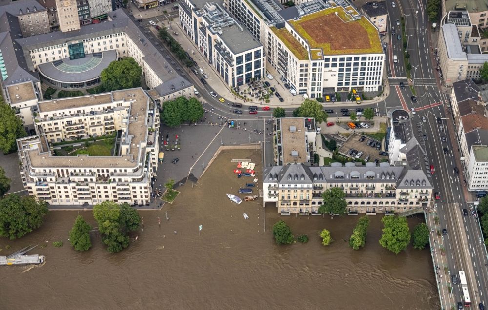 Aerial image Mülheim an der Ruhr - Flood situation and flooding, all-rousing and infrastructure-destroying masses of brown water on the banks of the Ruhr in Muelheim on the Ruhr at Ruhrgebiet in the state North Rhine-Westphalia, Germany