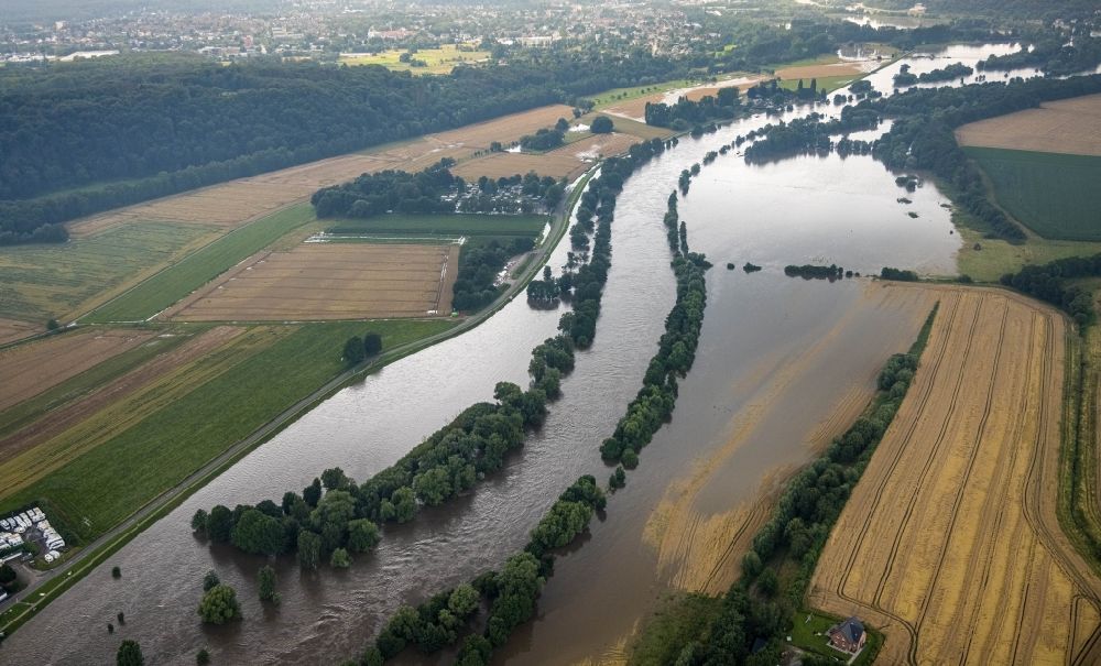 Aerial photograph Mülheim an der Ruhr - Flood situation and flooding, all-rousing and infrastructure-destroying masses of brown water on the course of the Ruhr in Muelheim on the Ruhr at Ruhrgebiet in the state North Rhine-Westphalia, Germany