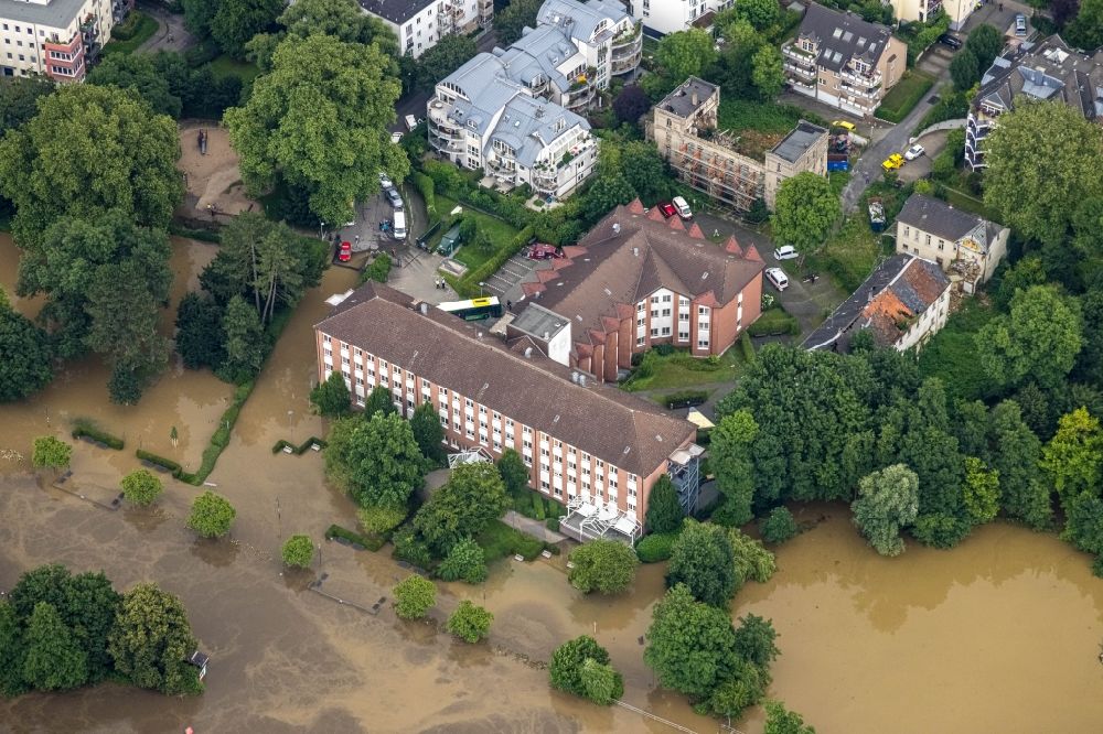 Aerial photograph Mülheim an der Ruhr - Flood situation and flooding, all-rousing and infrastructure-destroying masses of brown water on the course of the Ruhr in Muelheim on the Ruhr at Ruhrgebiet in the state North Rhine-Westphalia, Germany