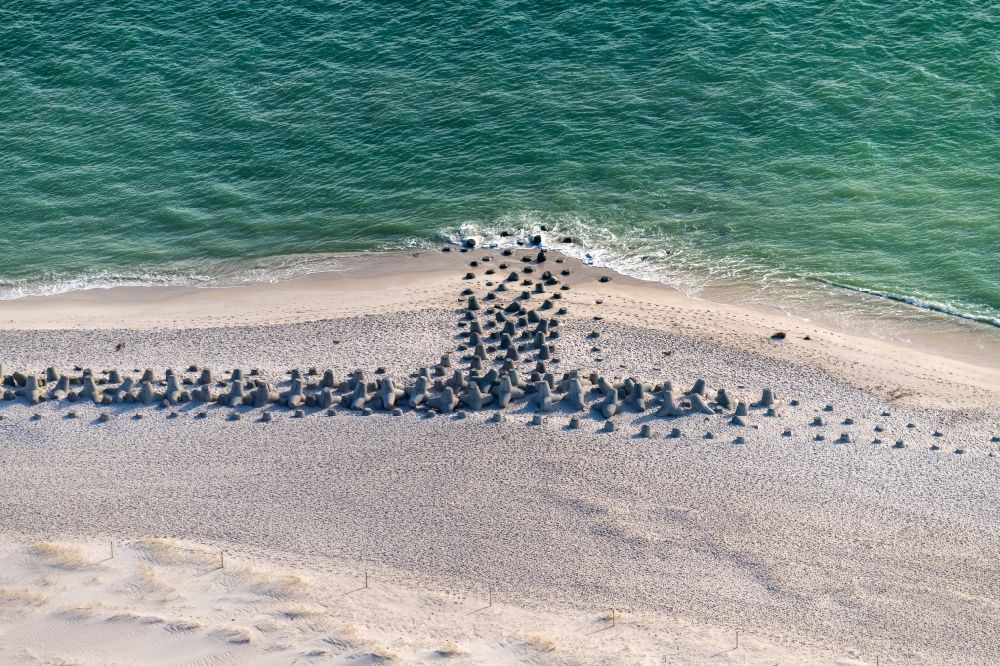 Aerial photograph Hörnum (Sylt) - Wooden groynes row on the surface of the water Tetrapoden seashore in Hoernum (Sylt) on Island Sylt in the state Schleswig-Holstein, Germany
