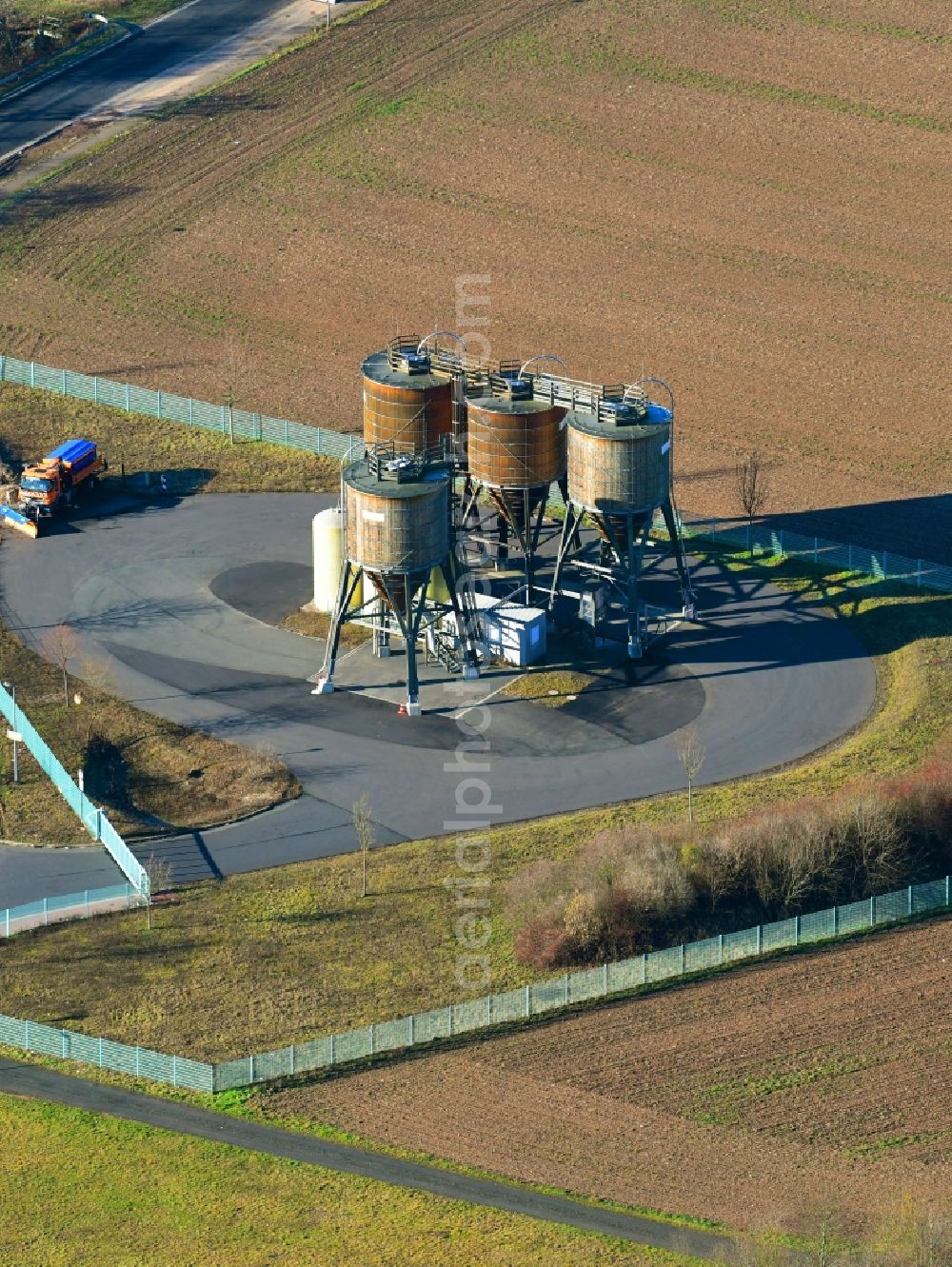 Hann. Münden from the bird's eye view: Wooden silo with cone bottom storage for storage for salt - grit in the district Hedemuenden in Hann. Muenden in the state Lower Saxony, Germany