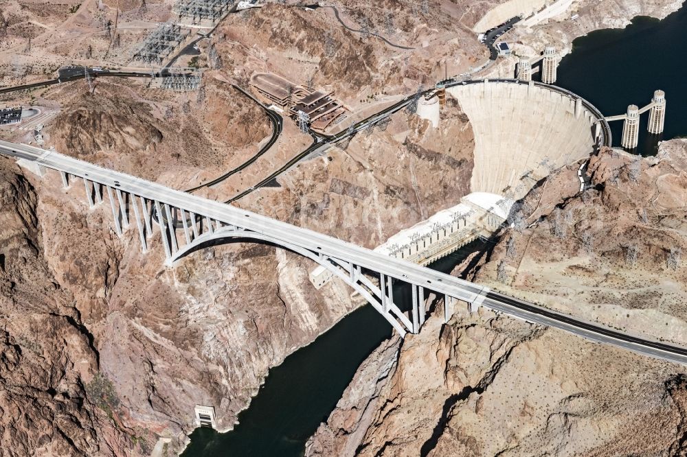 Las Vegas from the bird's eye view: Hoover Dam wall at the reservoir Lake Mead in Boulder City in Nevada, United States of America