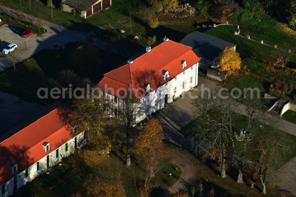 Aerial image Flieth-Stegelitz - On Haussee located former castle with park. Hotel and Restaurant Gut tnd Park Suckow in Flieth-Stegelitz in the state of Brandenburg
