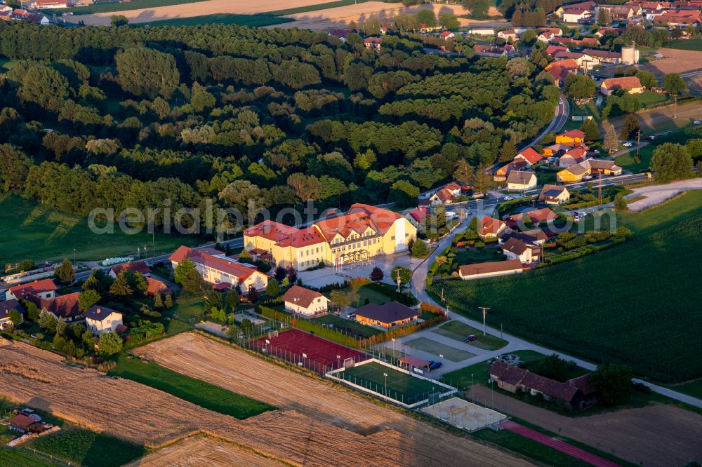 Aerial photograph Spodnja Hajdina - Complex of the hotel building Golfhotel Osnovna sola Hajdina in Spodnja Hajdina in Ptuj, Slovenia