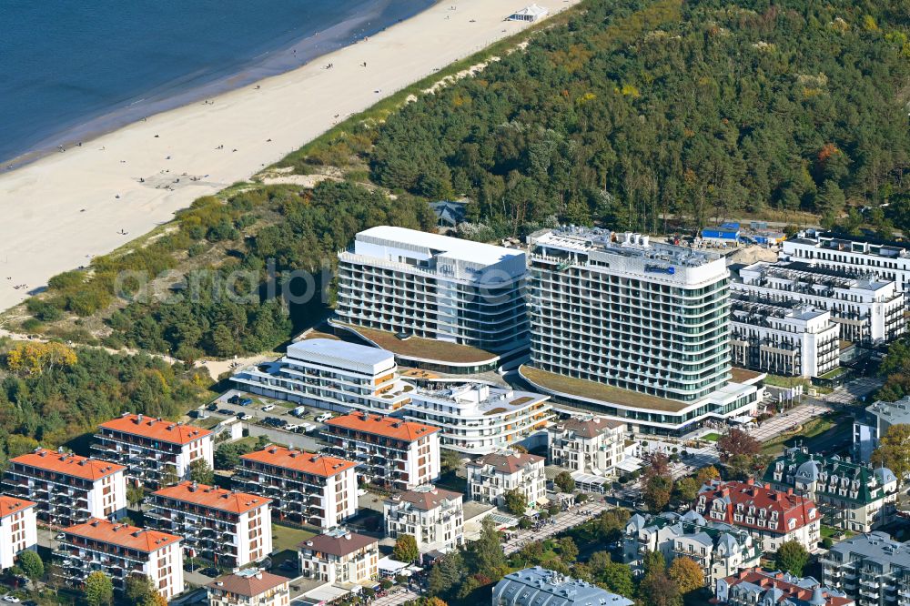 Aerial photograph Swinemünde - High-rise building of the hotel complex Radisson Blu Resort and holiday apartment complex Baltic Park Fort by Zdrojowa in Swinoujscie in Zachodniopomorskie, Poland
