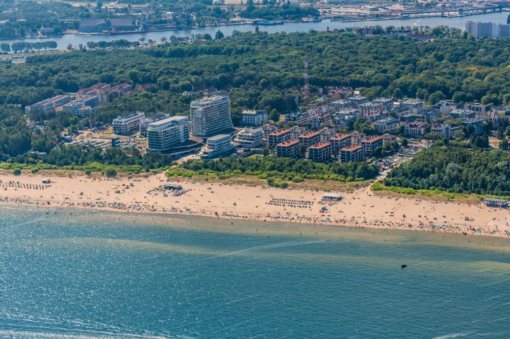 Swinemünde from the bird's eye view: High-rise building of the hotel complex Radisson Blu Resort and holiday apartment complex Baltic Park Fort by Zdrojowa in Swinoujscie in Zachodniopomorskie, Poland