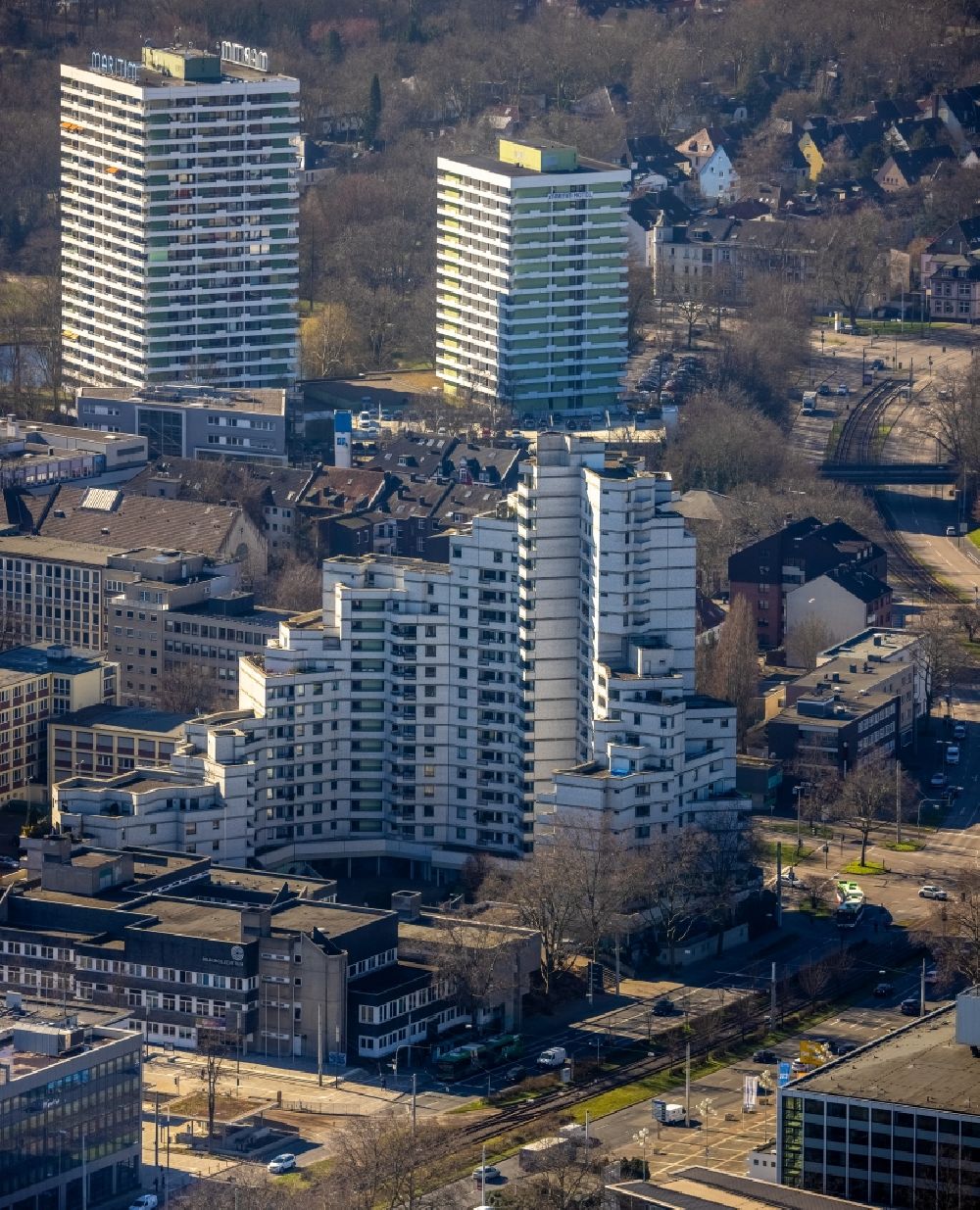Aerial photograph Gelsenkirchen - High-rise building of the hotel complex Stadtgartenresidenz-Gelsenkirchen Maritim Am Stadtgarten in the inner city in the district Altstadt in Gelsenkirchen at Ruhrgebiet in the state North Rhine-Westphalia, Germany