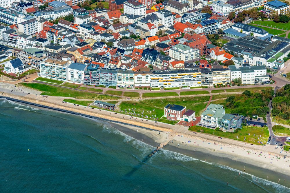 Norderney from the bird's eye view: Holiday homes and guesthouses on the western beach of the island of Norderney in the state of Lower Saxony, German