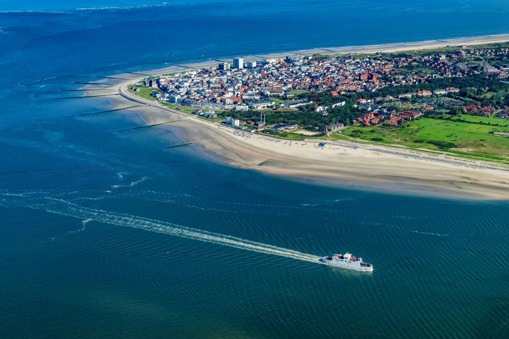 Aerial image Norderney - Holiday homes and guesthouses on the western beach of the island of Norderney in the state of Lower Saxony, German