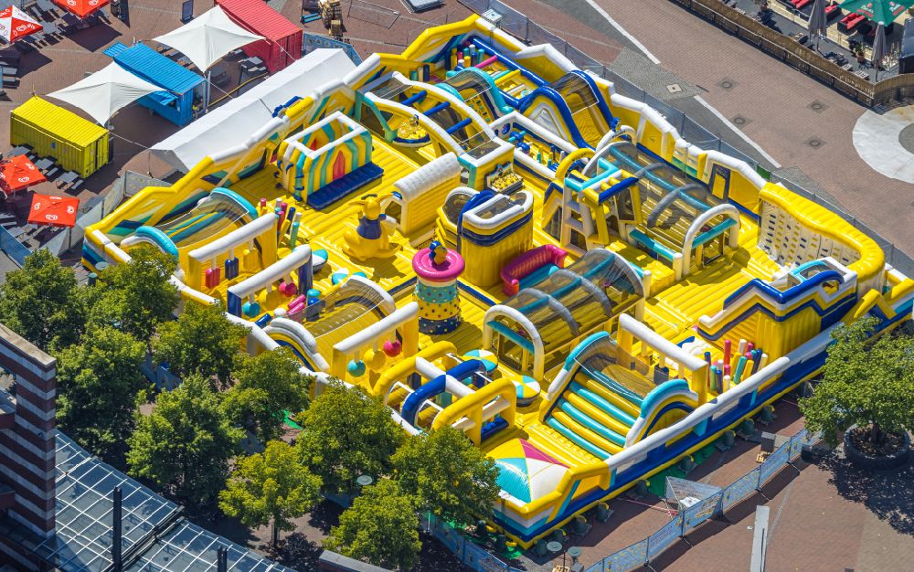 Aerial image Oberhausen - Bouncy castle facility on the square ensemble of the Platz der Guten Hoffnung in the city center in Oberhausen in the state North Rhine-Westphalia, Germany