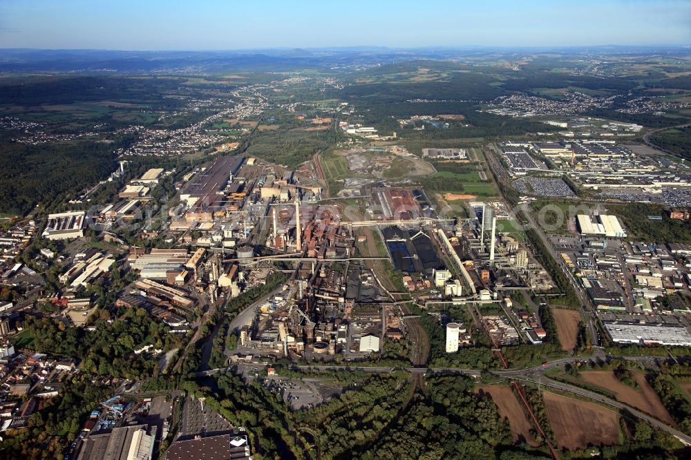 Dillingen/Saar from the bird's eye view: Steel production site Dillinger Huette in Dillingen/Saar in the state of Saarland. The plant is located in the East of the town and spans a large part of the town area. It is the largest heavy plate producer in Europe. The AG (company) is also producing iron ore in the blast furnaces