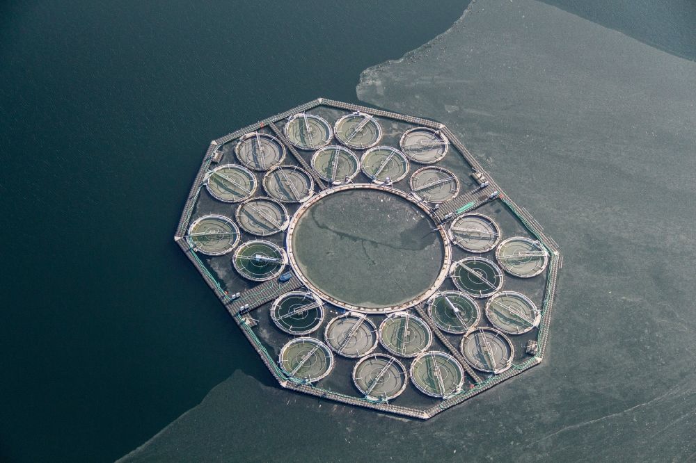 Stechlin from the bird's eye view: Sea laboratory on the water surface of the Stechlinsee in the state of Brandenburg