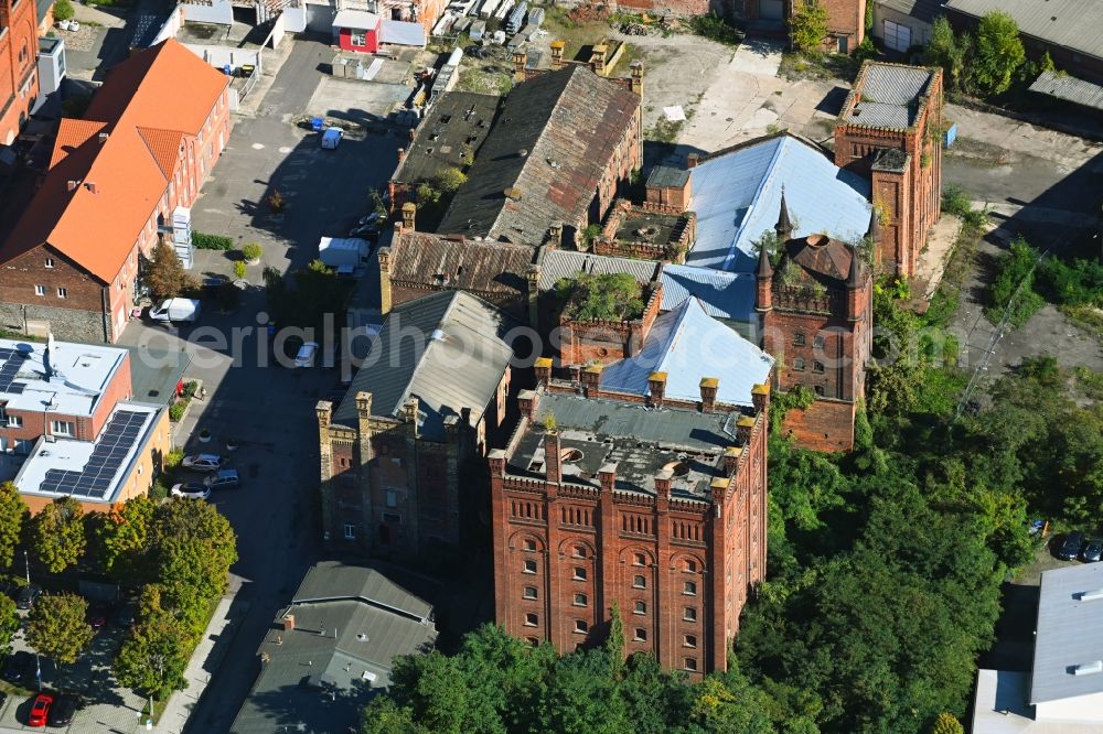 Aerial photograph Magdeburg - Industrial ruins of the former brewery factory premises with the Diamant Brauerei Magdeburg on Luebecker Strasse - Alte Diamant brewery in Magdeburg in the state Saxony-Anhalt, Germany