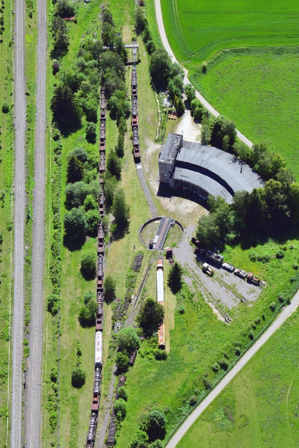 Tuttlingen from the bird's eye view: Industrial monument and technical plants, halls and locomotives of the premises Deutsches Dampflok- and Modelleisenbahnmuseum ( German steam locomotive and model railway museum ) in Tuttlingen in the state Baden-Wuerttemberg, Germany