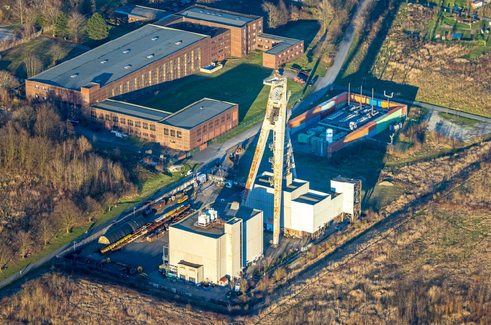 Aerial photograph Gelsenkirchen - Industrial monument of the disused technical facilities of the site Zeche Hugo Schacht 2 on the street Broessweg in the district Buer in Gelsenkirchen in the Ruhr area in the state North Rhine-Westphalia, Germany