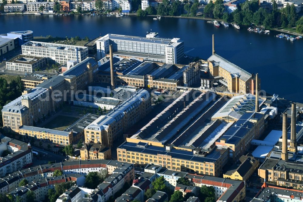 Berlin from the bird's eye view: Industrial monument of the technical plants and production halls of the premises Kultur- and Technologiezentrum Rathenau - Hallen on Wilhelminenhofstrasse - Rathenaustrasse in the district Schoeneweide in Berlin, Germany