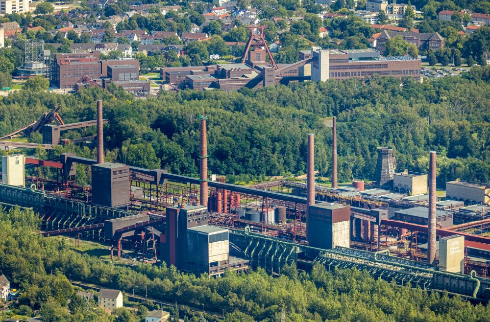 Aerial image Essen - Industrial monument of the technical plants and production halls of the premises of Stiftung of UNESCO-Welterbe Zollverein in the district Stoppenberg in Essen in the state North Rhine-Westphalia, Germany