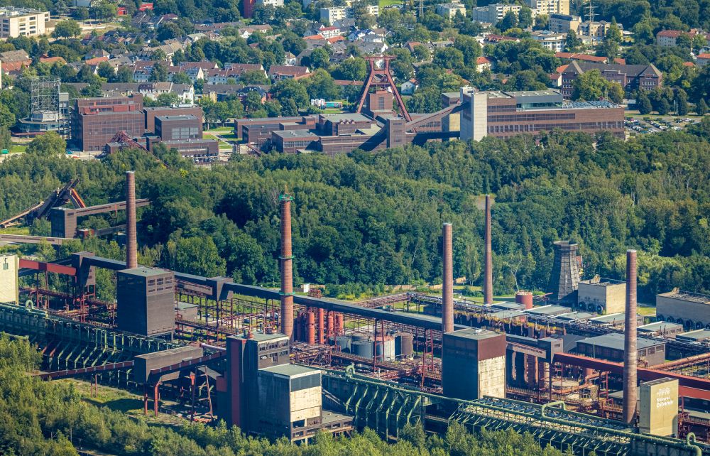 Aerial photograph Essen - Industrial monument of the technical plants and production halls of the premises of Stiftung of UNESCO-Welterbe Zollverein in the district Stoppenberg in Essen in the state North Rhine-Westphalia, Germany