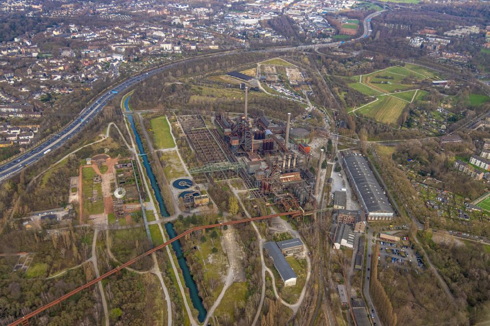 Aerial image Duisburg - Industrial monument of the technical plants and production halls of the steelworks of power-ruhrgebiet GmbH in the district Meiderich-Beeck in Duisburg in the state North Rhine-Westphalia, Germany