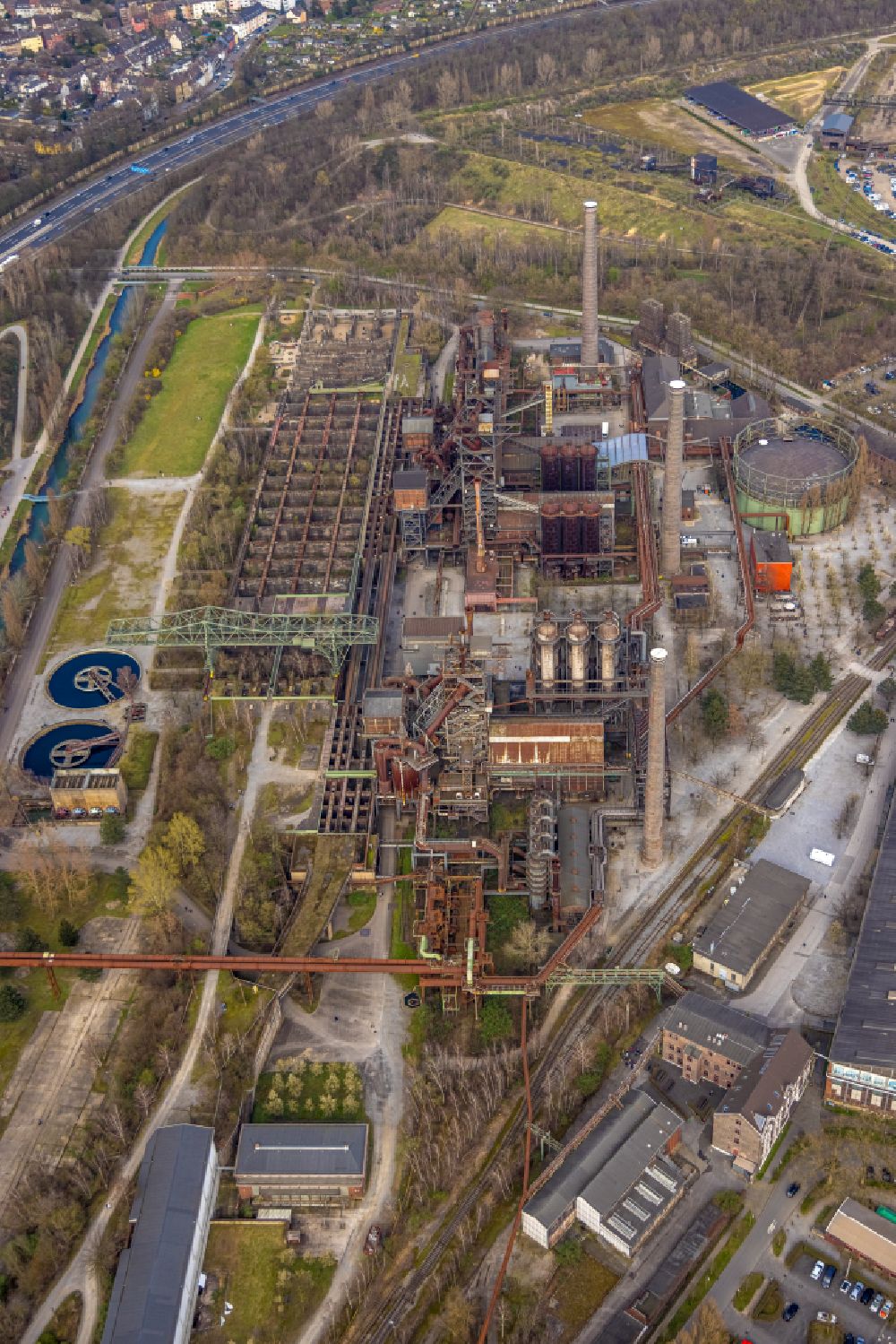Aerial photograph Duisburg - Industrial monument of the technical plants and production halls of the steelworks of power-ruhrgebiet GmbH in the district Meiderich-Beeck in Duisburg in the state North Rhine-Westphalia, Germany
