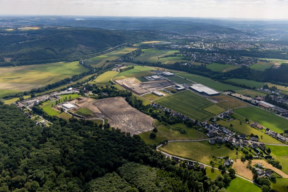 Arnsberg from the bird's eye view: Industrial and commercial area Vosswinkel on Echthauser Strasse in Arnsberg in the state North Rhine-Westphalia, Germany