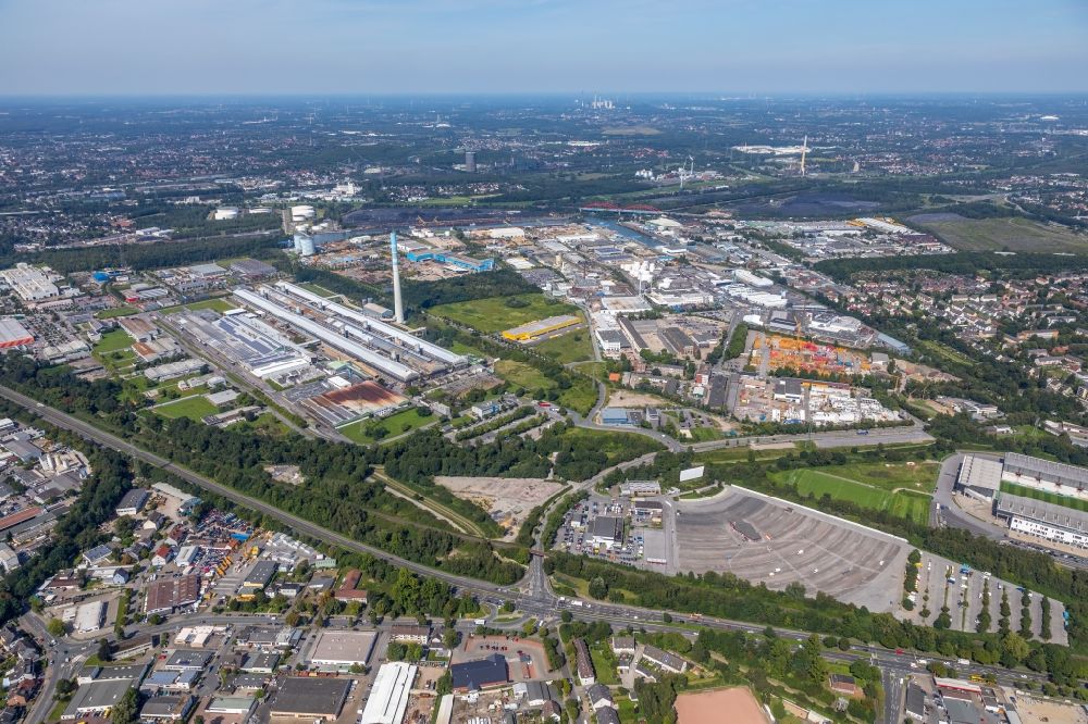 Essen from the bird's eye view: Industrial and commercial area entlang dem Sulterkamp and of Hafenstrasse in Bergeborbeck in the state North Rhine-Westphalia, Germany